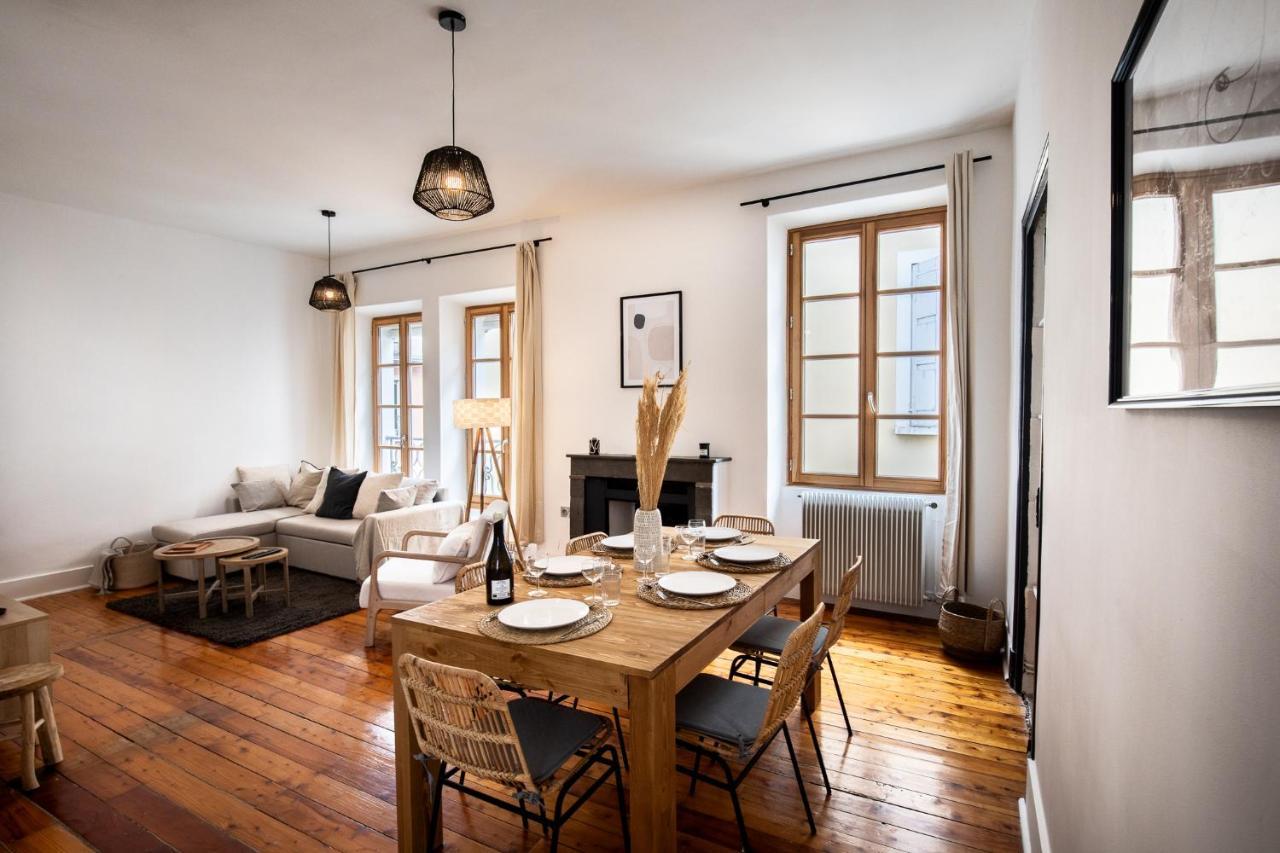 Appartement Spacieux Et Chaleureux Coeur De Ville Chambéry Eksteriør billede