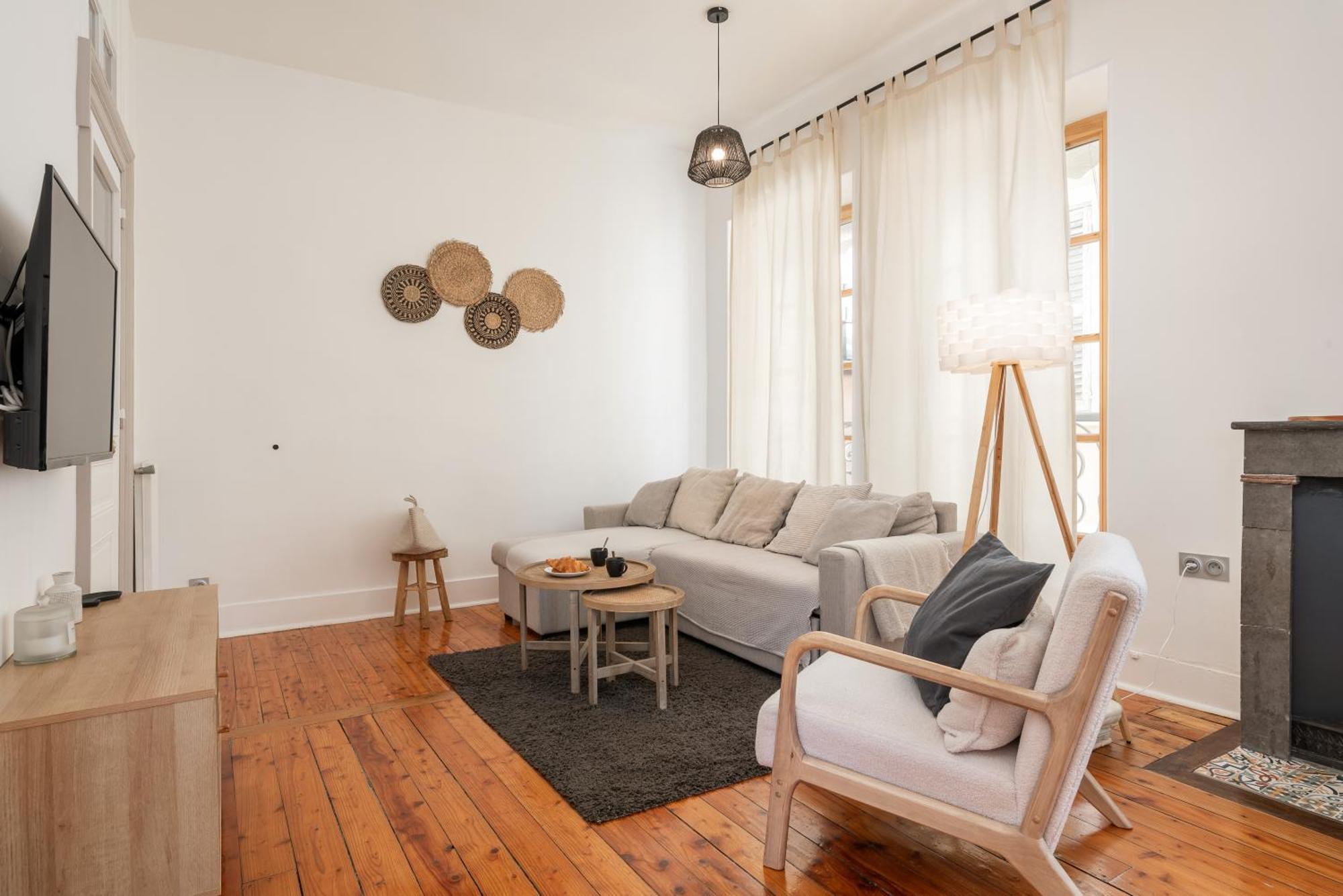 Appartement Spacieux Et Chaleureux Coeur De Ville Chambéry Eksteriør billede