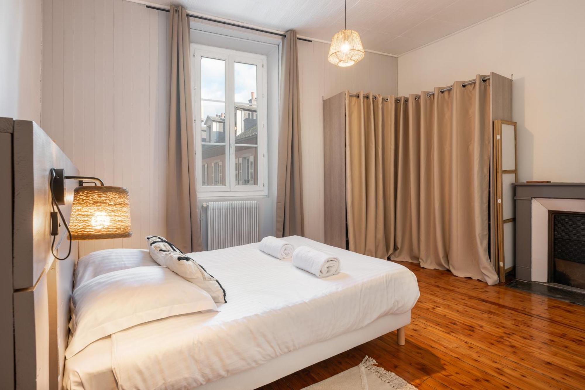 Appartement Spacieux Et Chaleureux Coeur De Ville Chambéry Eksteriør billede