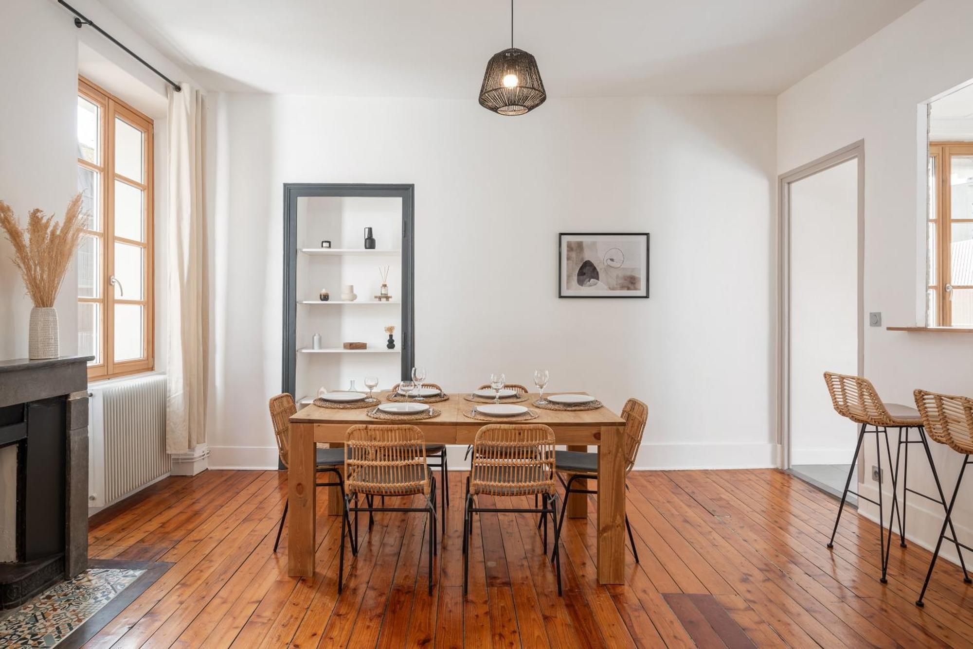 Appartement Spacieux Et Chaleureux Coeur De Ville Chambéry Eksteriør billede