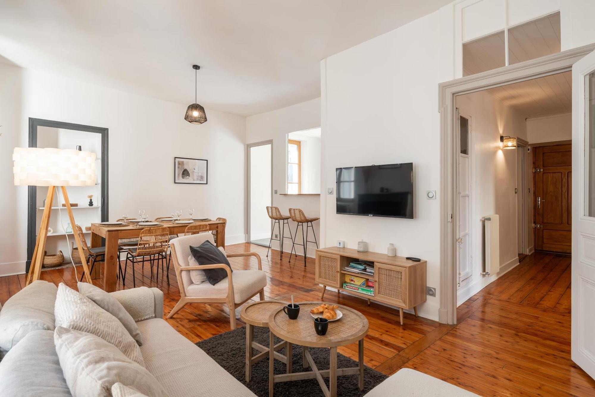 Appartement Spacieux Et Chaleureux Coeur De Ville Chambéry Eksteriør billede
