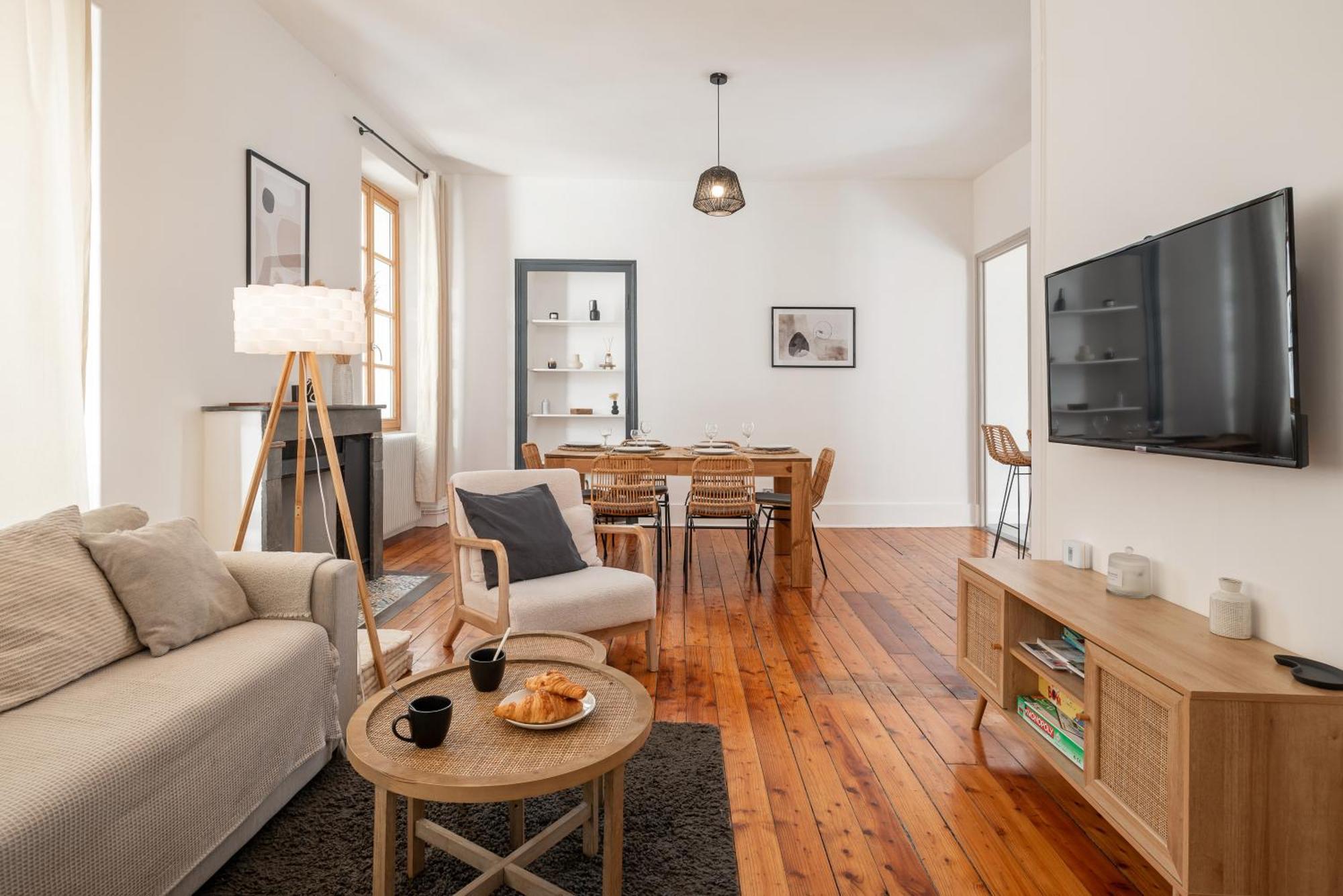 Appartement Spacieux Et Chaleureux Coeur De Ville Chambéry Eksteriør billede
