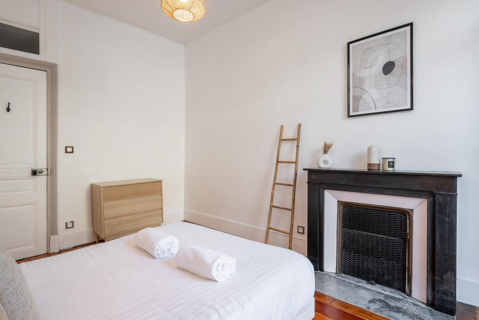 Appartement Spacieux Et Chaleureux Coeur De Ville Chambéry Eksteriør billede