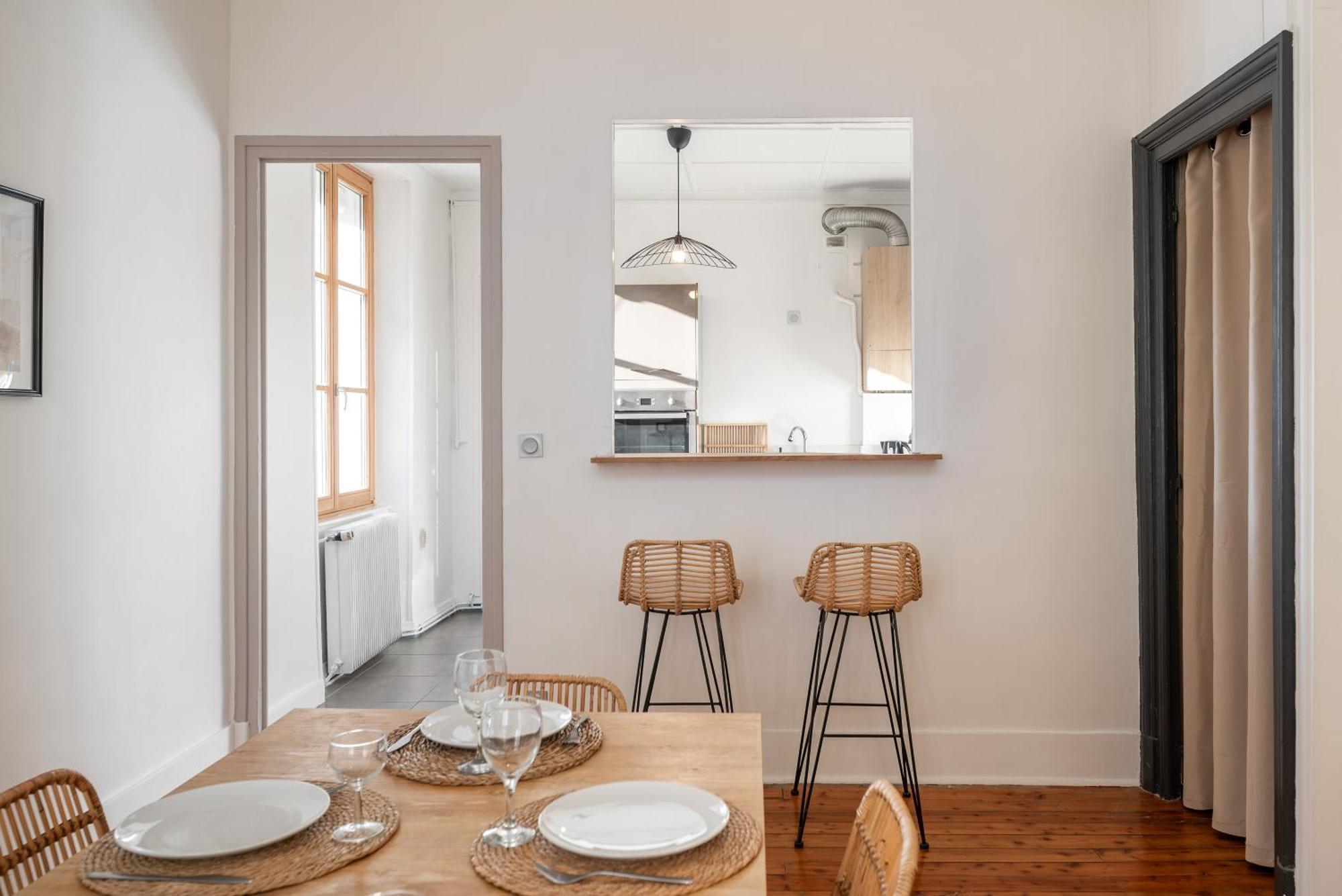 Appartement Spacieux Et Chaleureux Coeur De Ville Chambéry Eksteriør billede